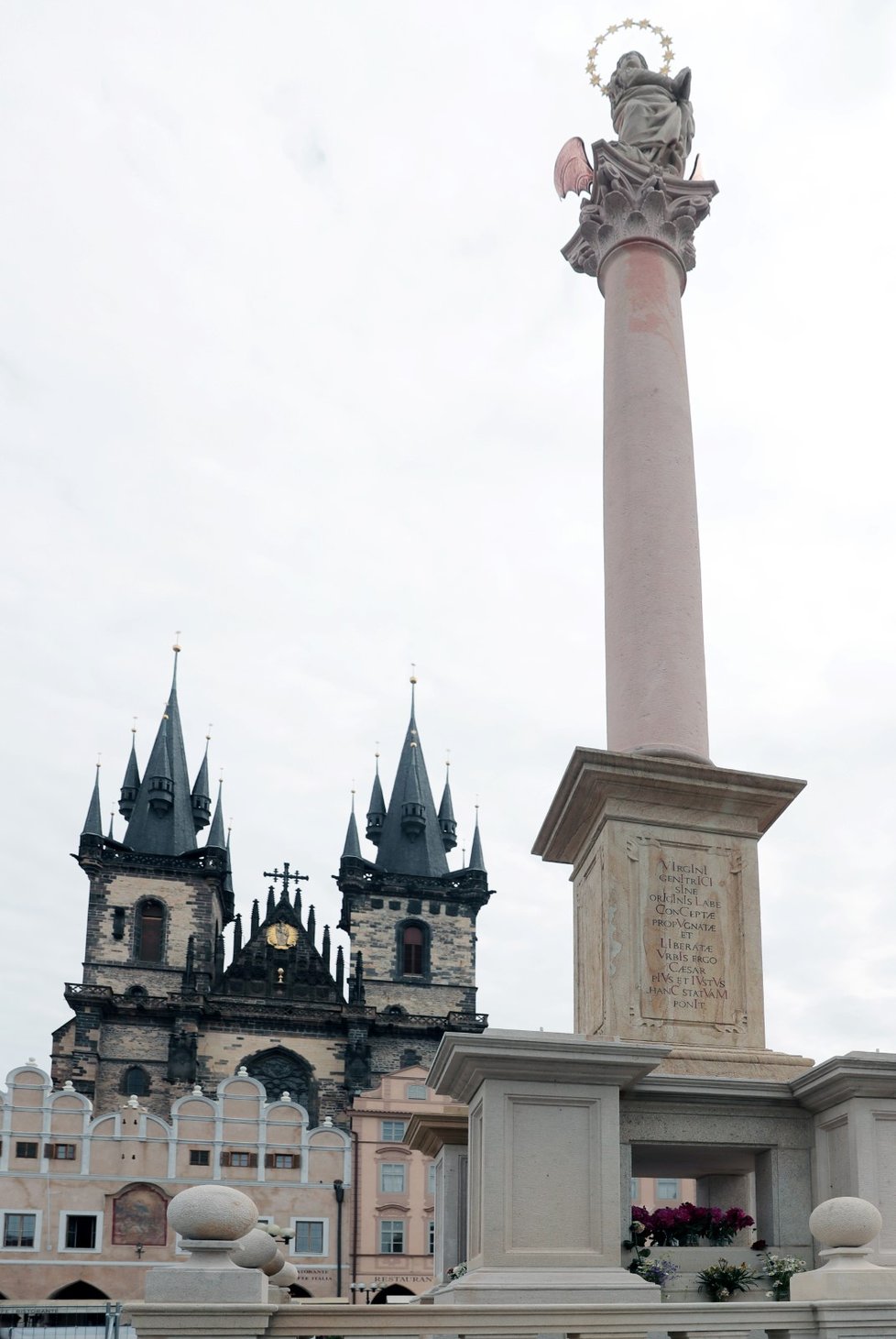 Mariánský sloup na Staroměstském náměstí vysochal Petr Váňa.