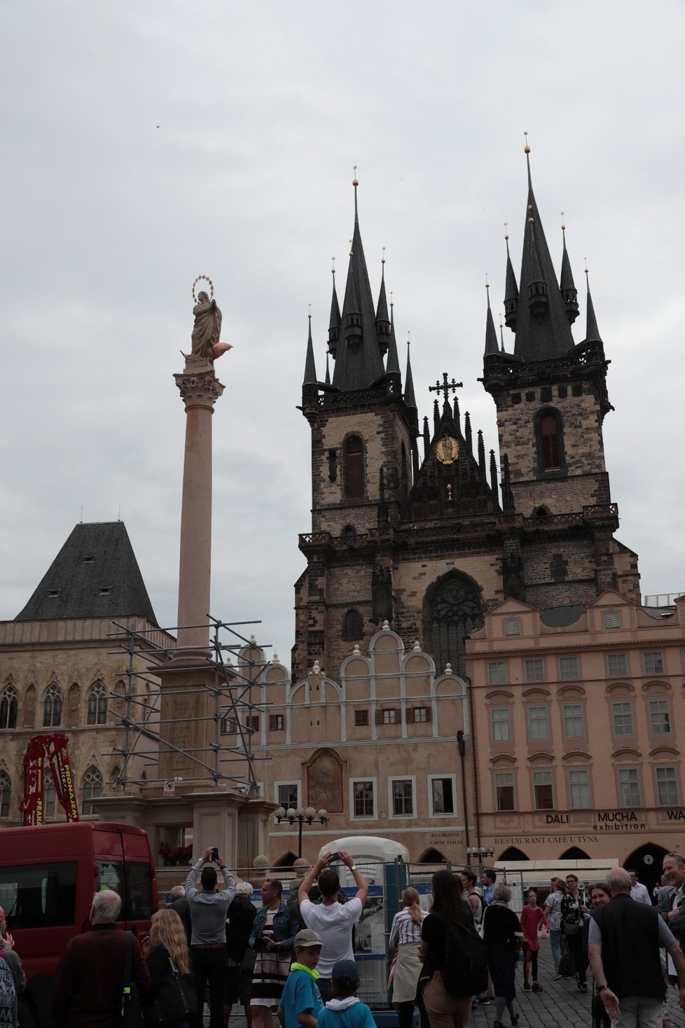 Mariánský sloup na Staroměstském náměstí vysochal Petr Váňa.