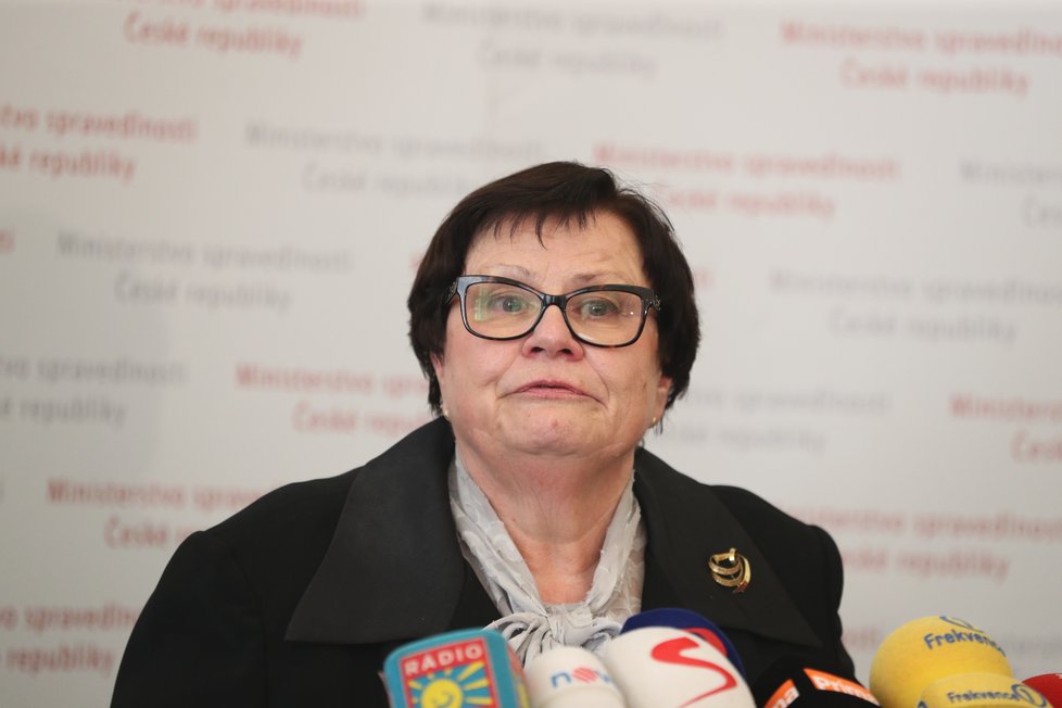 Marii Benešovou uvedl do úřadu ministryně spravedlnosti premiér Andrej Babiš. (30. 4. 2019)