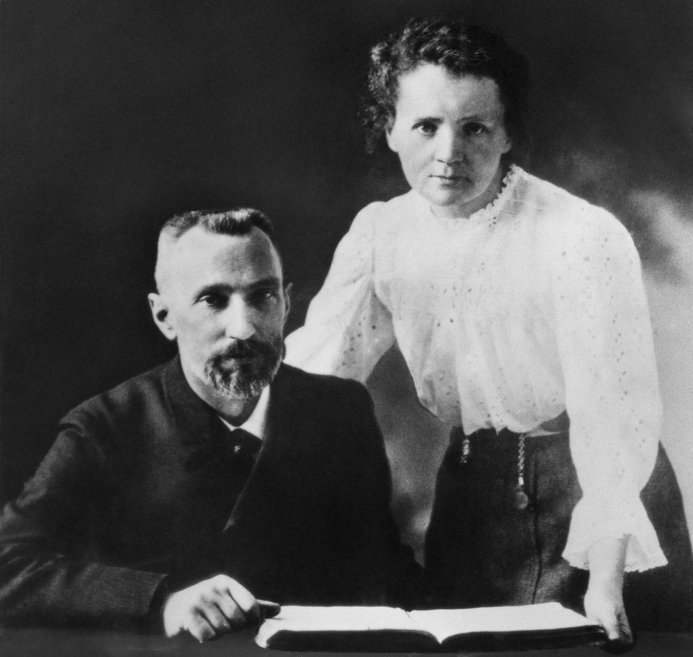 Marie Curie-Skłodowská stála za několika důležitými objevy své doby - teorie radioaktivity a objevení dvou nových prvků, z čehož jeden jí nakonec byl osudným.