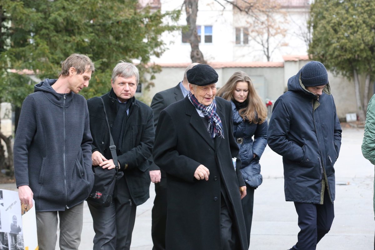 Poslední rozloučení s Marií Kyselkovou, princeznou Ladou z pohádky Princezna se zlatou hvězdou na čele.