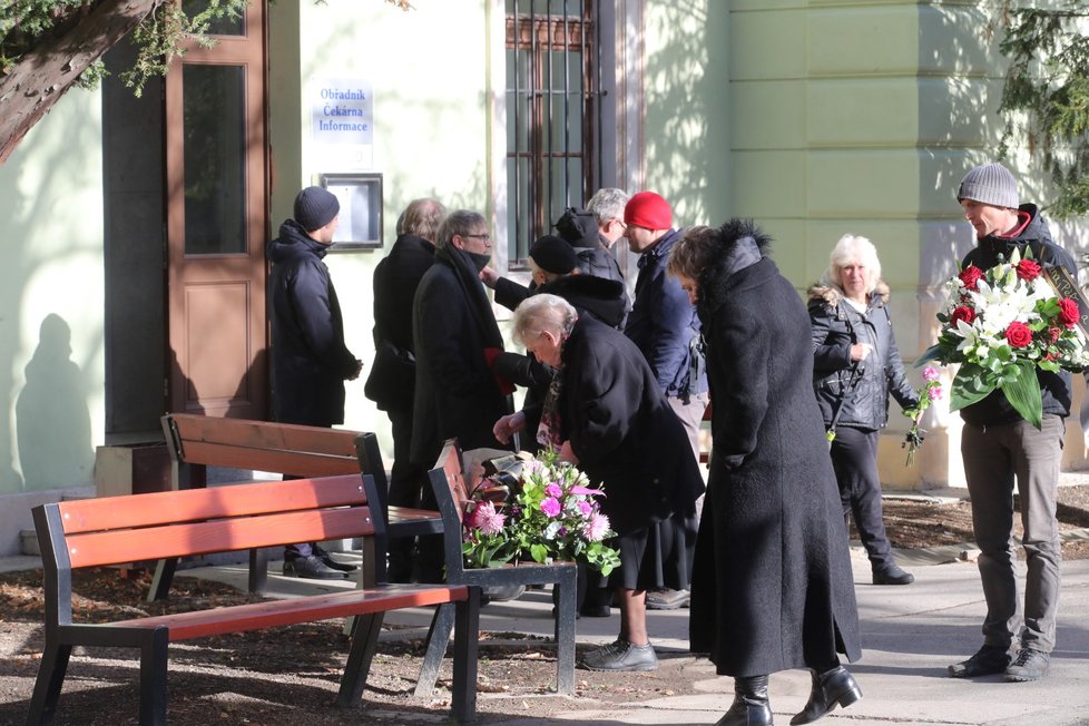 Poslední rozloučení s Marií Kyselkovou, princeznou Ladou z pohádky Princezna se zlatou hvězdou na čele.