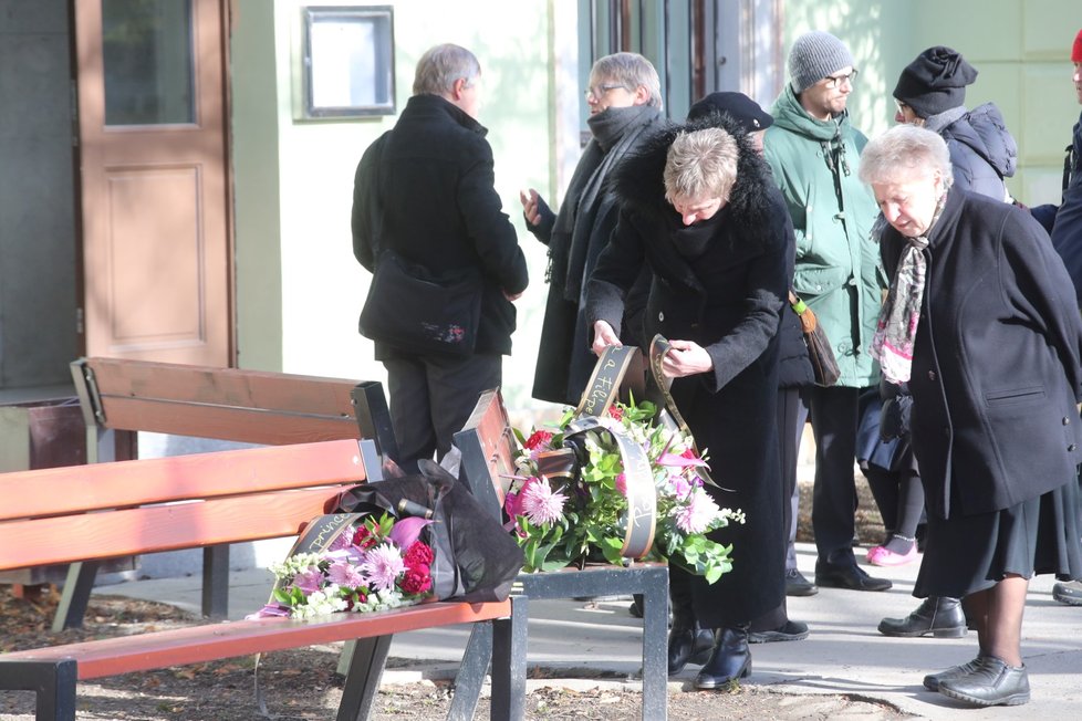 Poslední rozloučení s Marií Kyselkovou, princeznou Ladou z pohádky Princezna se zlatou hvězdou na čele