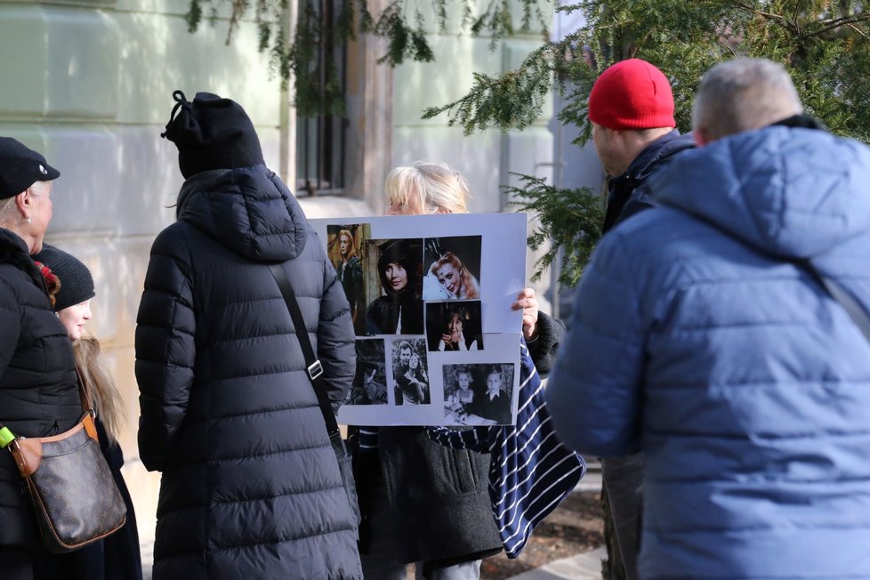 Poslední rozloučení s Marií Kyselkovou, princeznou Ladou z pohádky Princezna se zlatou hvězdou na čele