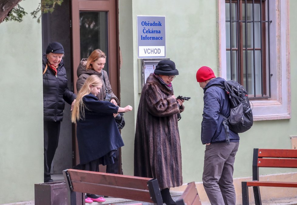 Poslední rozloučení s Marií Kyselkovou, princeznou Ladou z pohádky Princezna se zlatou hvězdou na čele.