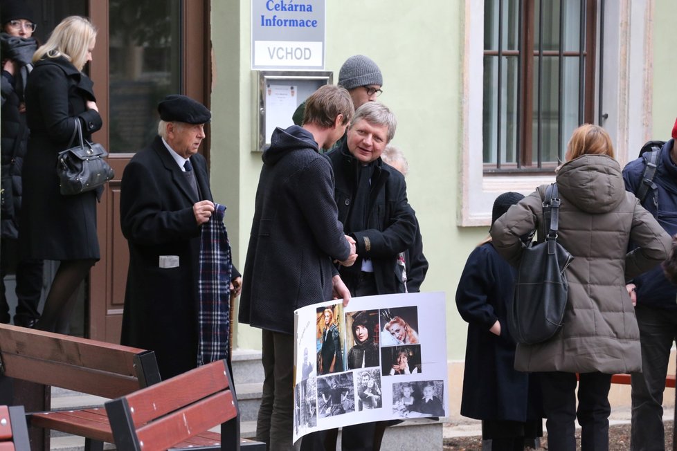 Poslední rozloučení s Marií Kyselkovou, princeznou Ladou z pohádky Princezna se zlatou hvězdou na čele