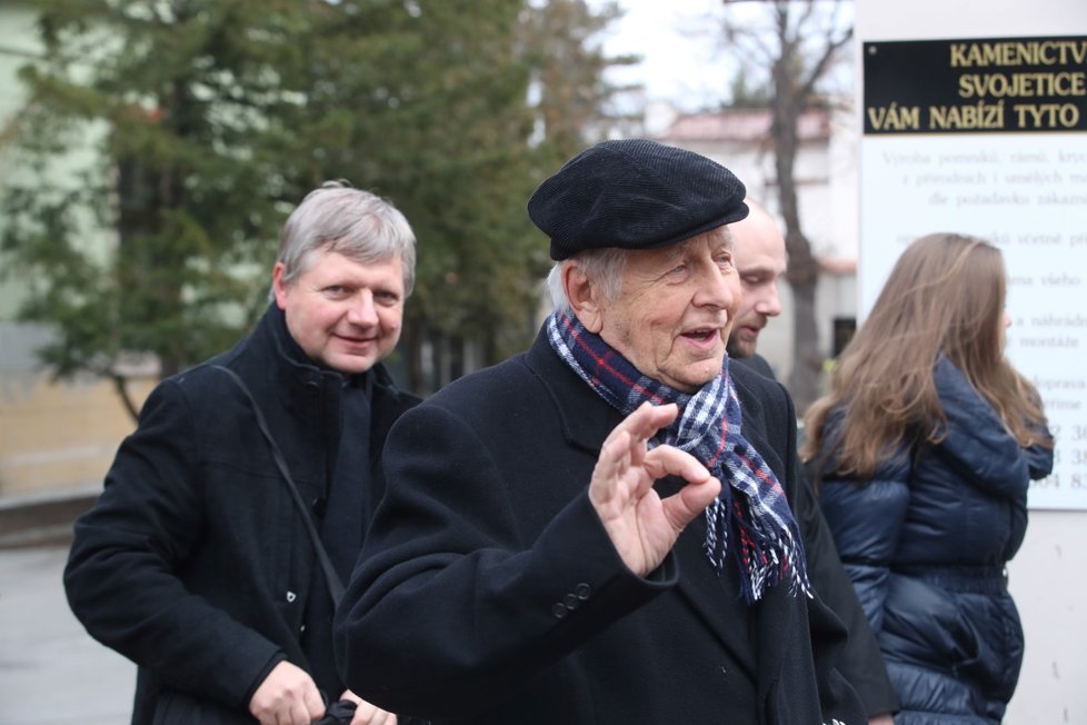 Poslední rozloučení s Marií Kyselkovou, princeznou Ladou z pohádky Princezna se zlatou hvězdou na čele.