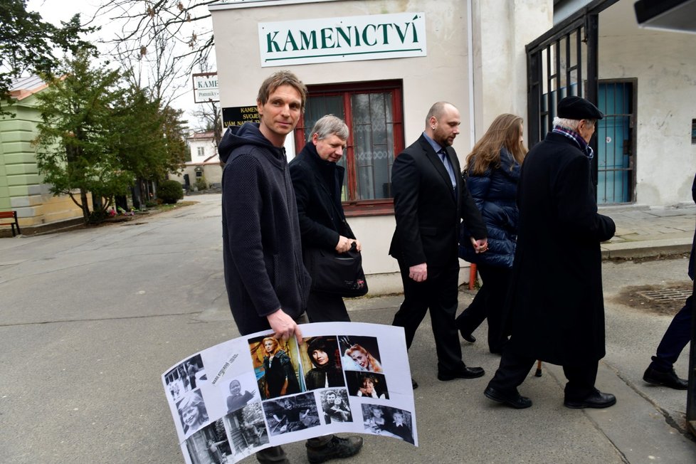 Poslední rozloučení s Marií Kyselkovou, princeznou Ladou z pohádky Princezna se zlatou hvězdou na čele