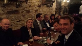 Marine Le Pen v české restauraci.