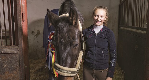 Zlatý oříšek: Jezdkyně Marie se kamarádí s koňmi a poníky