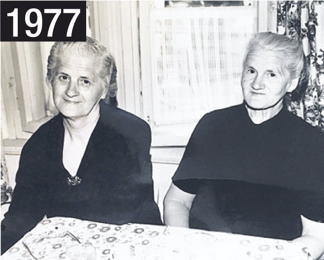 Byla založena Charta 77, Marie (na snímku vpravo se sestrou Blaženou) končí s prací v družstevním teletníku, kde ještě jako důchodkyně vypomáhala.
