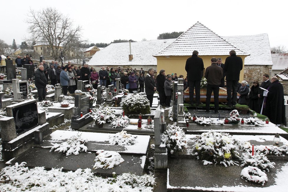 Marii Pilátovou pochovali na hřbitově ze Slunce, seno...