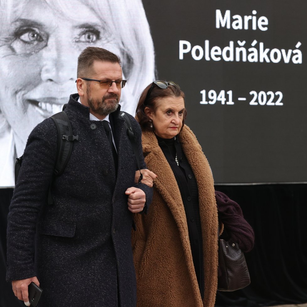 Pohřeb režisérky Marie Poledňákové - Eva Holubová