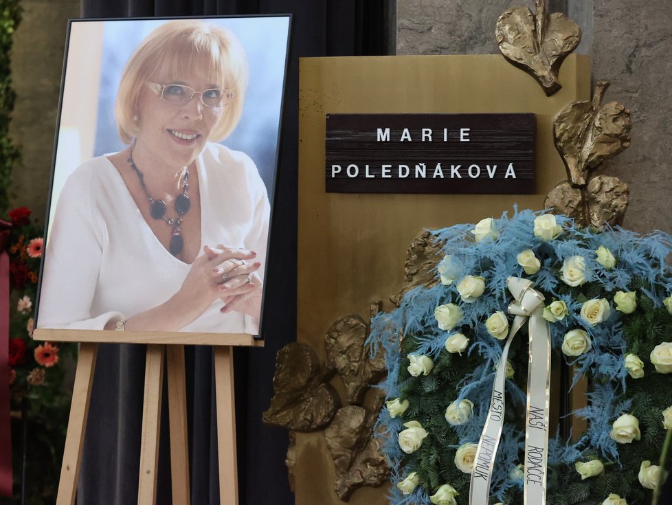 Pohřeb režisérky Marie Poledňákové - smuteční věnce