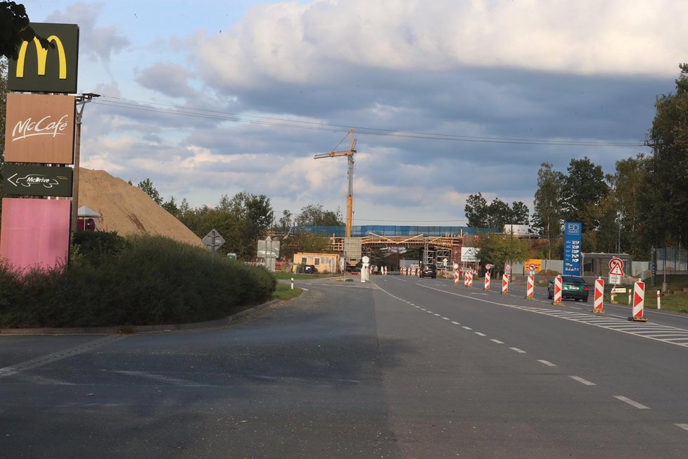 Tady, na dálnici D1 na 66. kilometru u rychlého občerstvená, Marii a Přemysla naposledy viděli živé. Měli se tu potkat se svým vrahem.