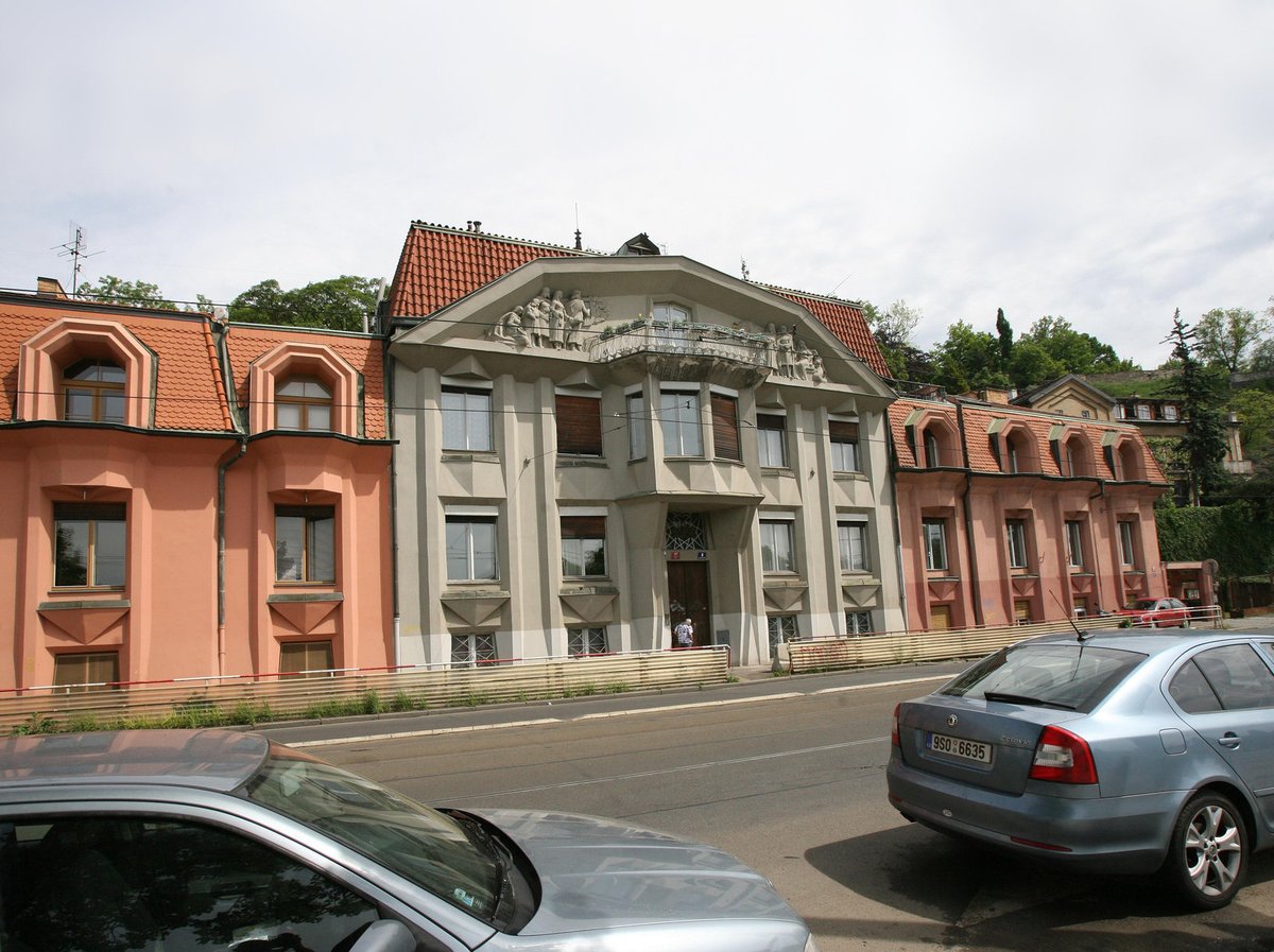 Marie Rosůlková žila většinu svého života ve slavné Chocholově kubistické vile na pražském nábřeží pod Vyšehradem.