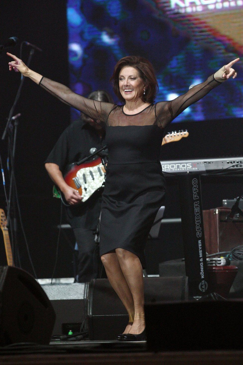 Marie Rottrová O2 Arena GALERIE: Marie Rottrová slavila 75 let! Poprvé naživo zpívala s ...