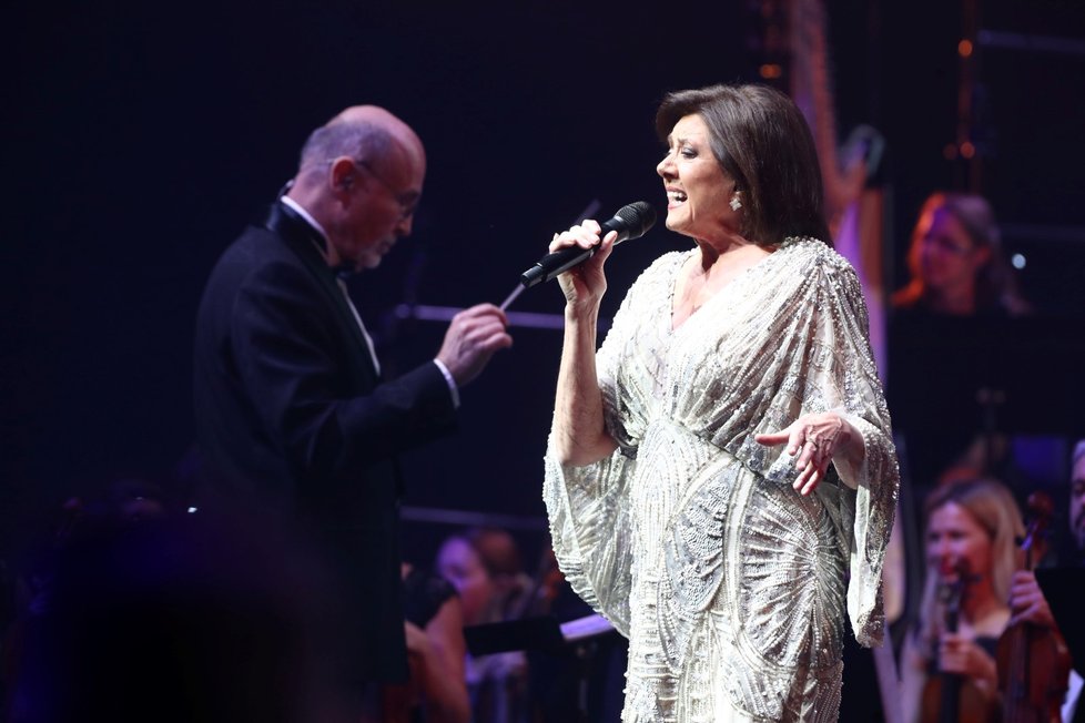 Marie Rottrová O2 Arena GALERIE: Fenomenální úspěch Marie Rottrové! V 82 letech okouzlila ...