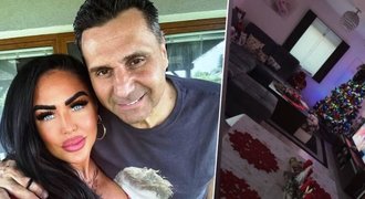 Dekorace na každém metru: Růžičková načančala barák na Vánoce! Dekorace na každém metru: Růžičková načančala barák na Vánoce!