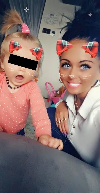 Od července si Marie Růžičková dává na Facebook už jen fotky s dcerou.