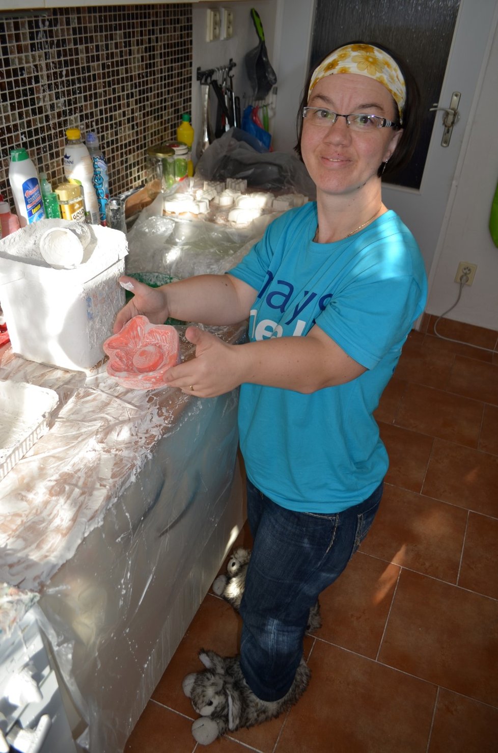 Paní Maruška vyráběla kreativní 3D sádrové omalovánky.