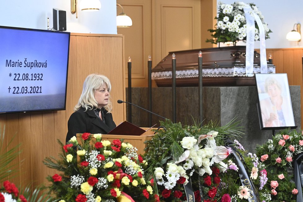 Pohřeb pamětnice Marie Šupíkové, která jako dítě přežila vyhlazení Lidic (27. 3. 2021).