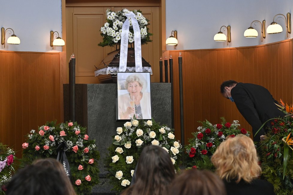 Pohřeb pamětnice Marie Šupíkové, která jako dítě přežila vyhlazení Lidic (27. 3. 2021).