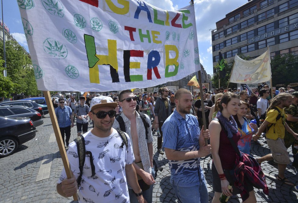 Demonstrace nazvaná Million Marihuana March se loni pořádal v Praze již podevatenácté.