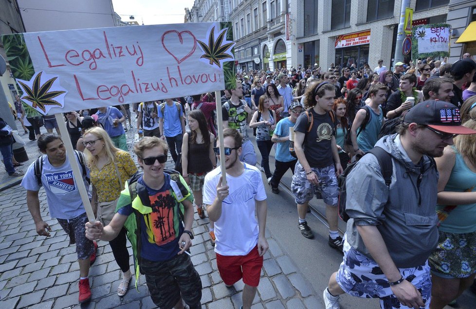 Demonstrace nazvaná Million Marihuana March se loni pořádal v Praze již podevatenácté.