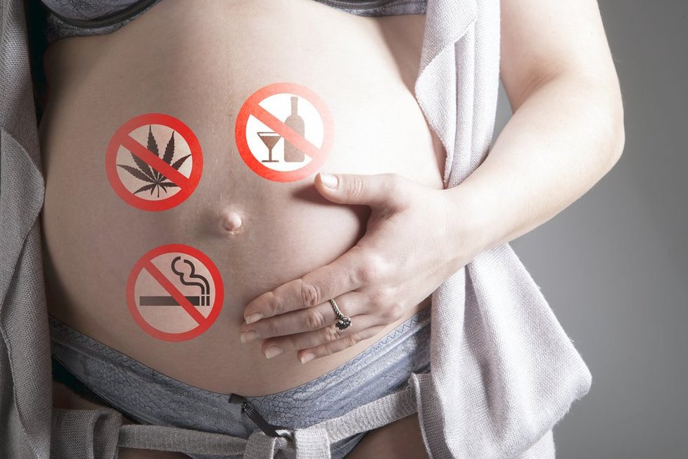Užívání návykových látek v těhotenství se podle lékařů na dítěti podepíše. (ilustrační foto)