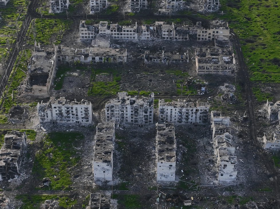 Zdemolované město Marijinka v Doněcké oblasti (11. 5. 2023)