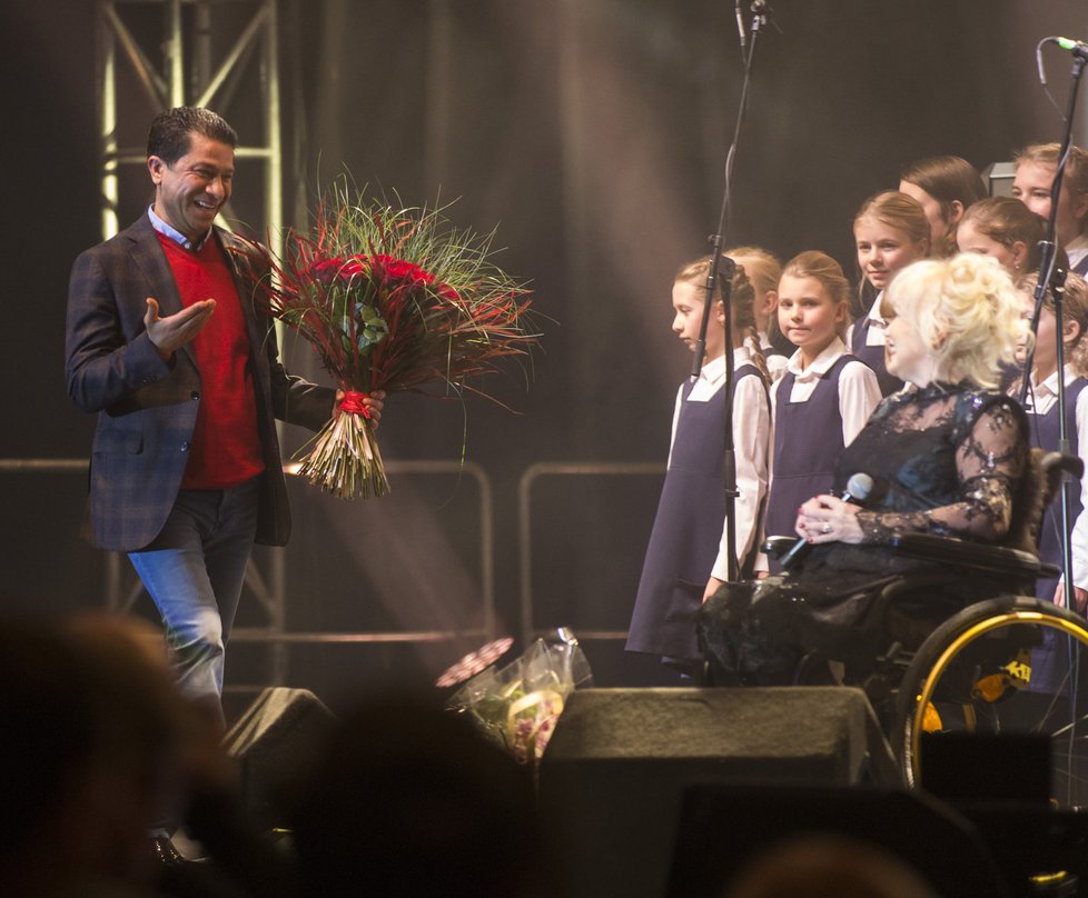 Marika Gombitová vystoupila v Praze a sklidila velký potlesk.