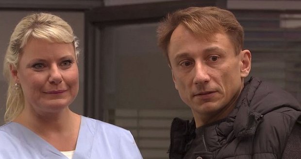 Marika Procházková a Petr Stach v seriálu Modrý kód