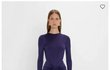 Victoria Beckham šaty prodává i ve fialové barvě – za 990 liber, tedy bezmála 30 tisíc korun.