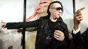 Marilyn Manson vystavuje své obrazy o bolesti