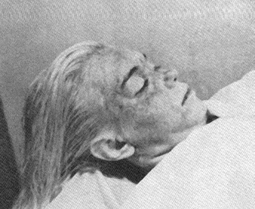 5. srpna 1962: Den, kdy zemřela slavná Marilyn. Na snímu v márnici.