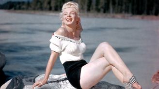 Kruté dětství hvězdy: Sexuální obtěžování a matka v blázinci. Marilyn Monroe se narodila před 100 lety Kruté dětství hvězdy: Sexuální obtěžování a matka v blázinci. Marilyn Monroe se narodila před 100 lety