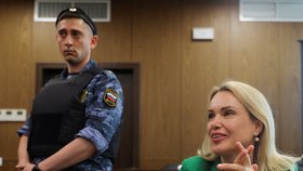 Soud vyměřil novinářce Ovsjannikovové 8,5 roku vězení
