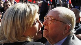 Le Pen svou dceru označil za zrádkyni.