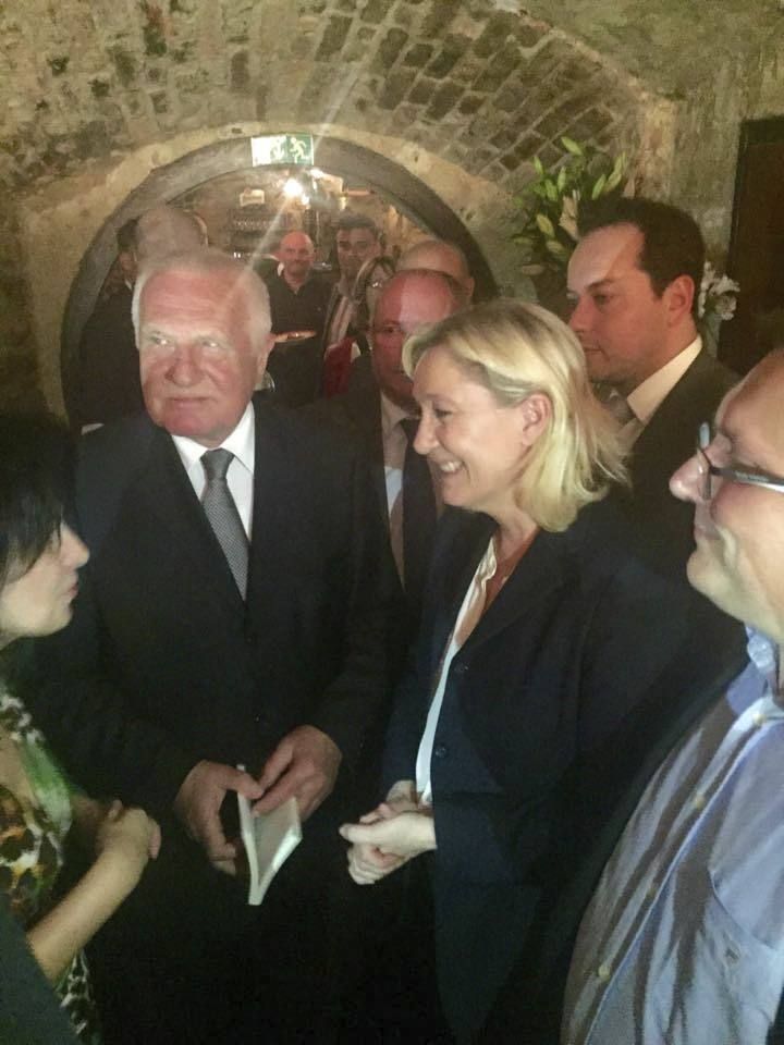 Marine Le Pen se v Praze setkala s Václavem Klausem.