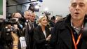 Prezidentská kandidátka Marine Le Penová v kongresovém centru v Paříži, kde došlo k incidentu ochranky s reportérem