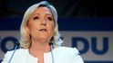Marine Le Penová zřejmě svede souboj o postup do druhého kola.