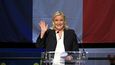 Marine Le Pen oslavila drtivé vítězství.