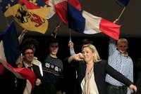 „Nebezpečí č. 1 pro Francii“. Krajní pravice s Marine Le Pen vyhrála volby