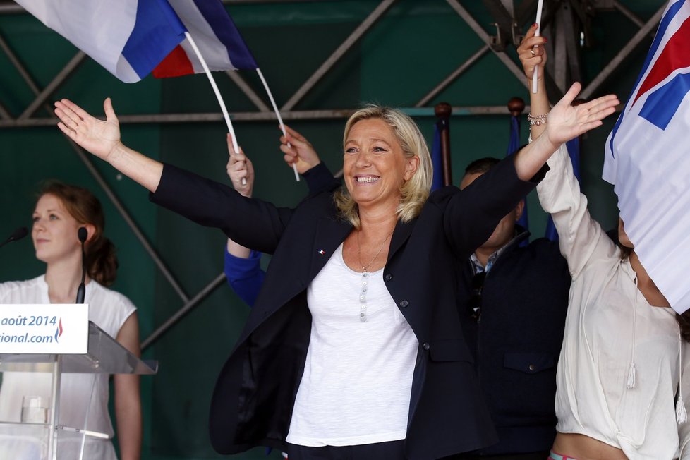 Marine Le Pen sebrali řidičák.