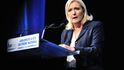 Kandidátka na francouzského prezidenta Marine Le Penová se tvrdě opřela do svého rivala Érica Zemmoura, který stejně jako ona cílí na pravicové voliče.