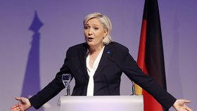 Marine Le Penová na konferenci v německé Kolbenci