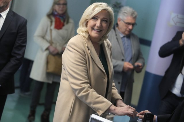 Marine Le Penová, která se uchází o úřad francouzského prezidenta, sama sebe označila za jedinou možnou volbu pro chudé voliče. Její soupeř Emmanuel Macron podle ní pohřbil sociální dialog.