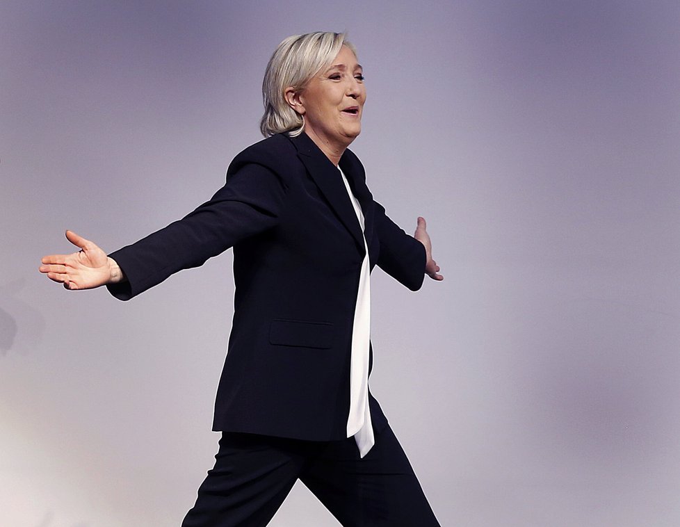 Marine Le Penová na konferenci v německé Koblenci