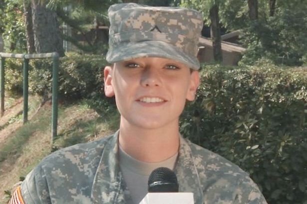 Marinna Rollins byla z armády propuštěna ze zdravotních důvodů.